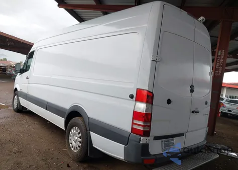 2015 Mercedes-Benz Sprinter 2500 High Roof из США, поврежденный, VIN WD3PE8DBXFP136415